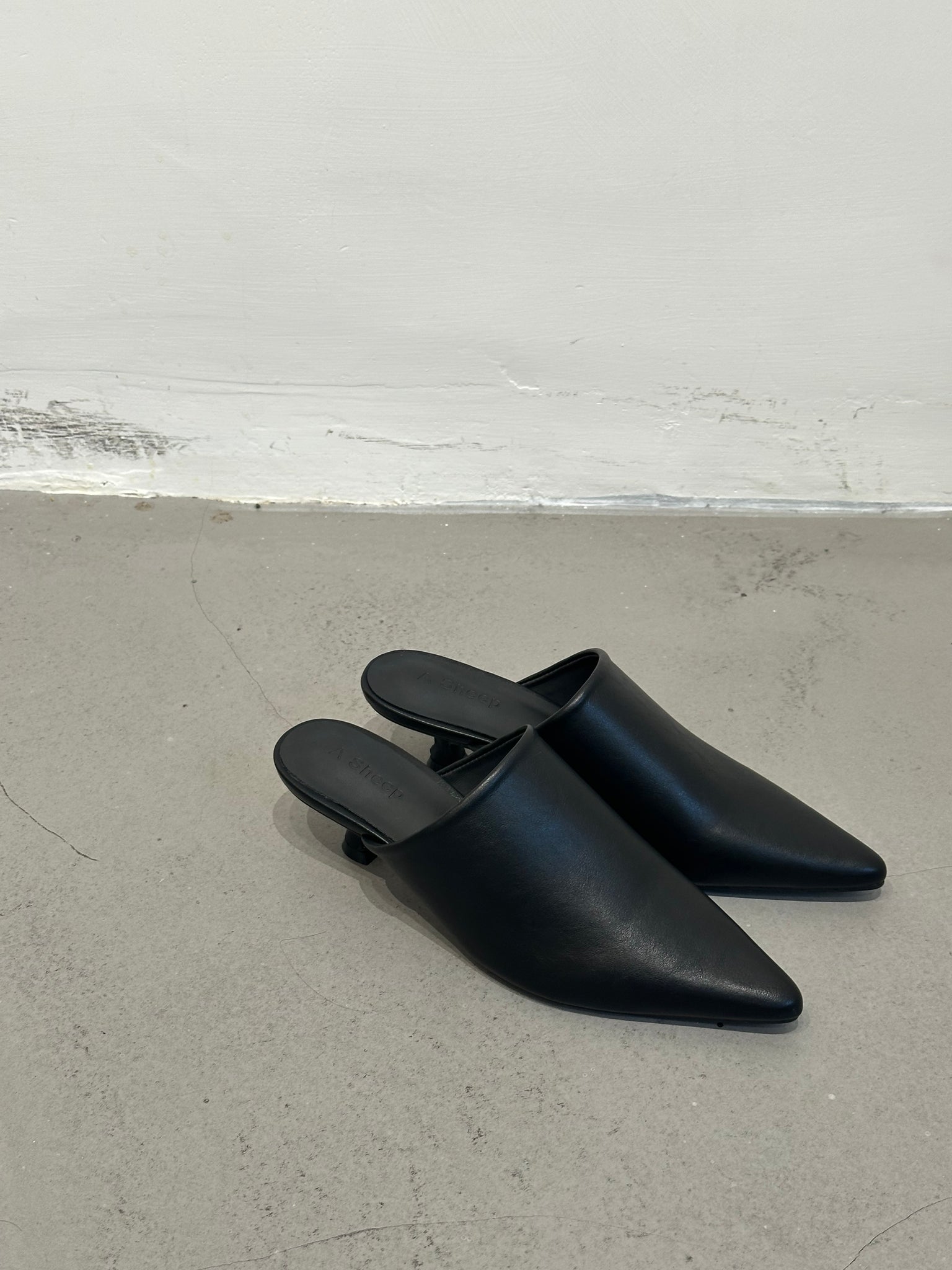 Classy Lamb Leather Pointed  Mules  (限時超抵快閃價$498至今晚23:59, 18-20Jun 超抵價$528, 之後批發價$568)