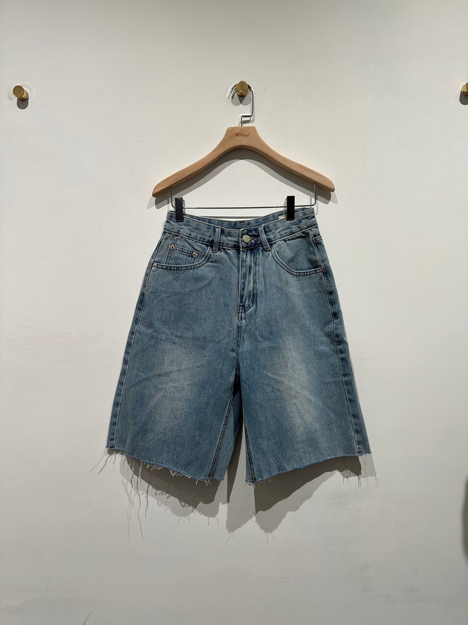B4 Denim shorts (19-21Jun $368, 之後批發價$398）