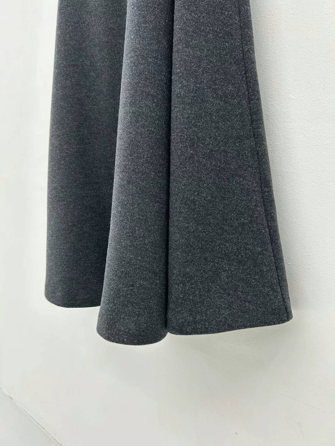 Classic Round Table Wool Skirt