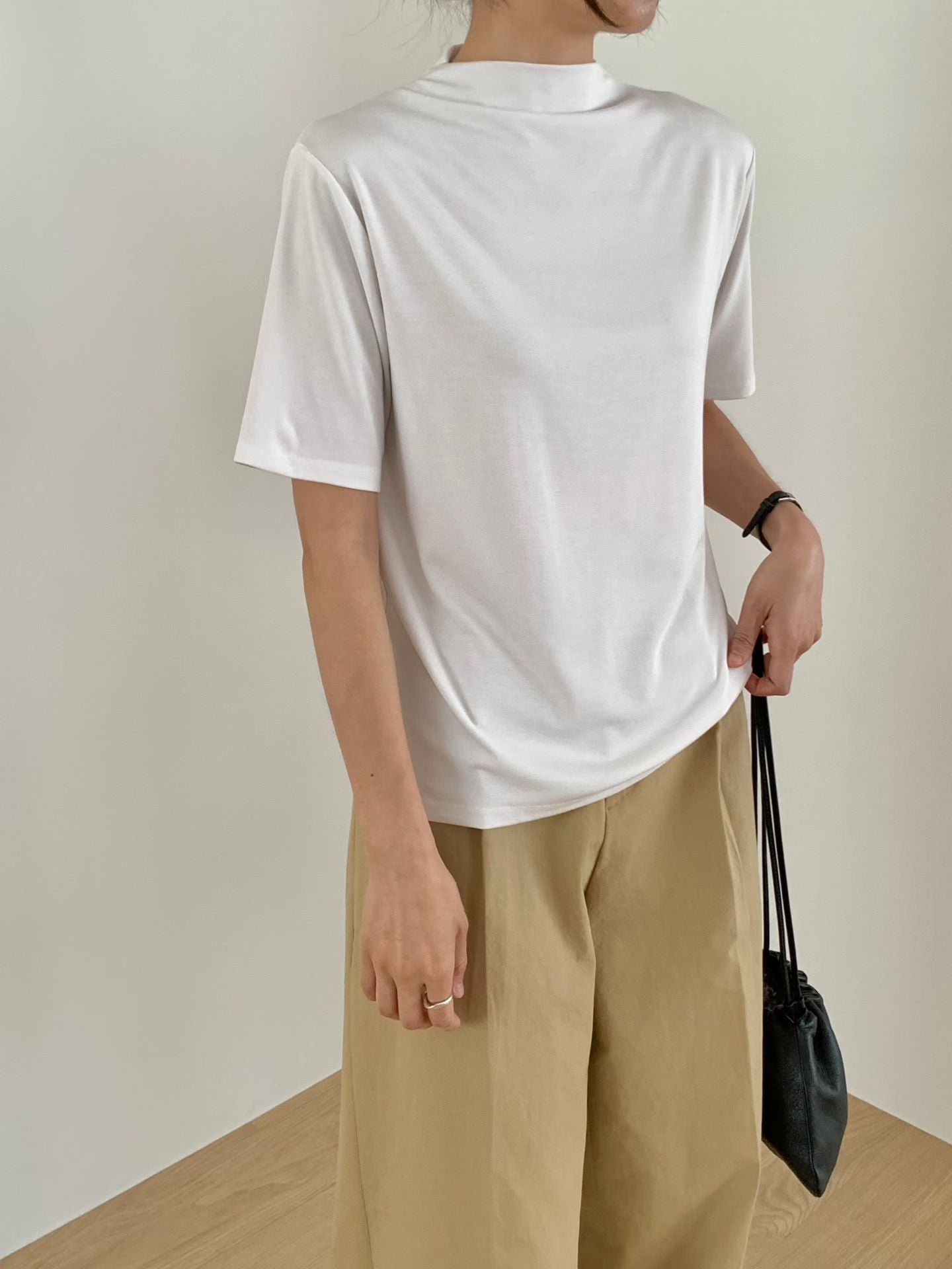 Must Have Soft Low Half Neck Tee (加購$168)
