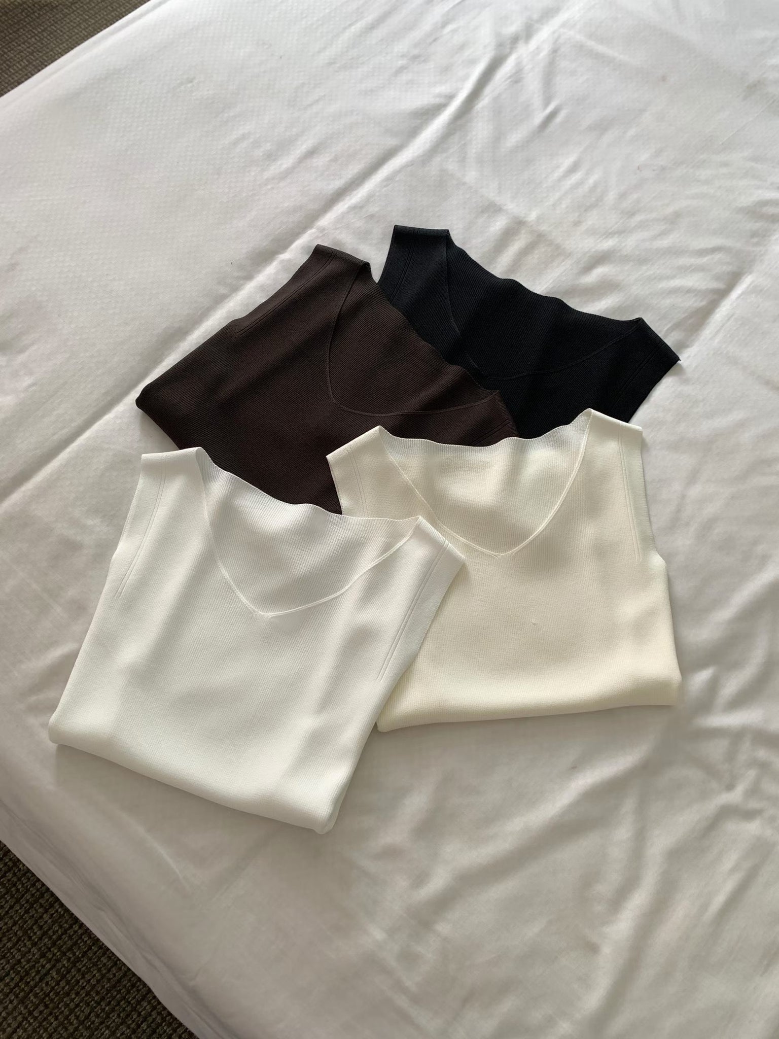Daily Quality V Neck Vest (18-20Jul 超抵價$198, 之後批發價$228)