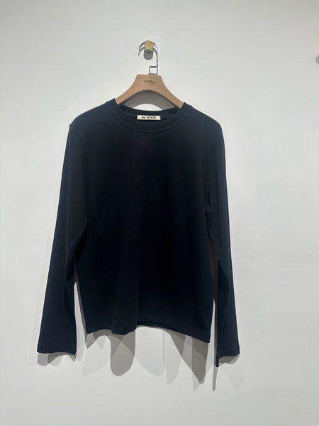 Very Basic Crew Neck Long Sleeve Tee