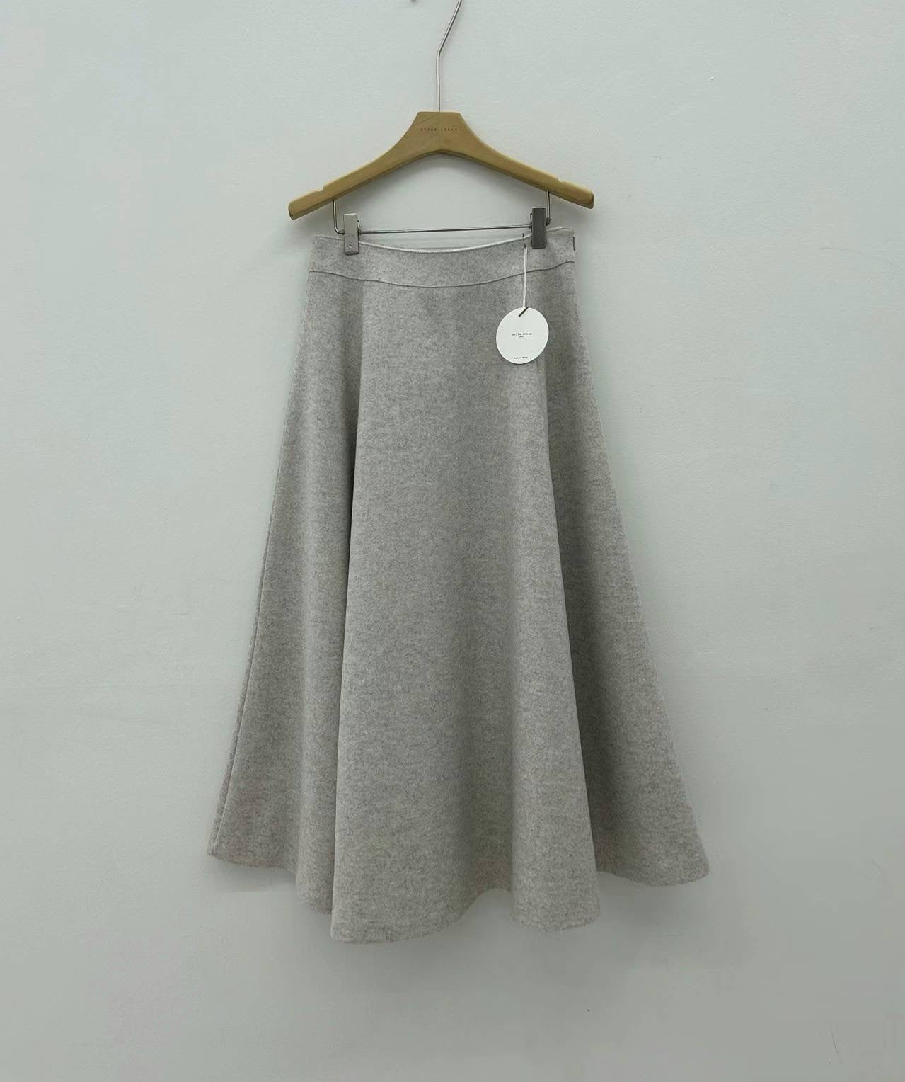 Classic Round Table Wool Skirt