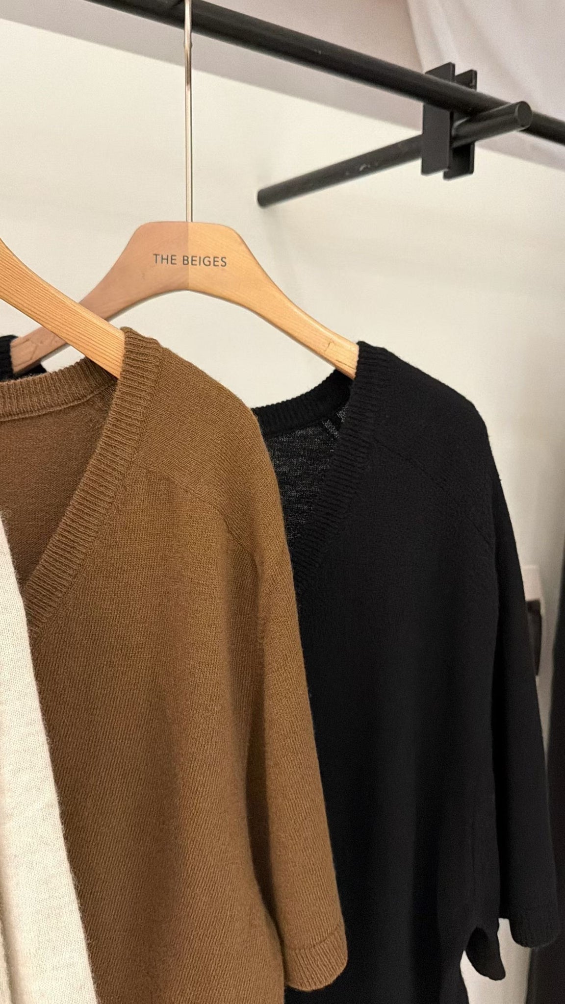 Premium V Neck Short Sleeve Knit Top (9-11Sep超抵價$428, 之後批發價$468)