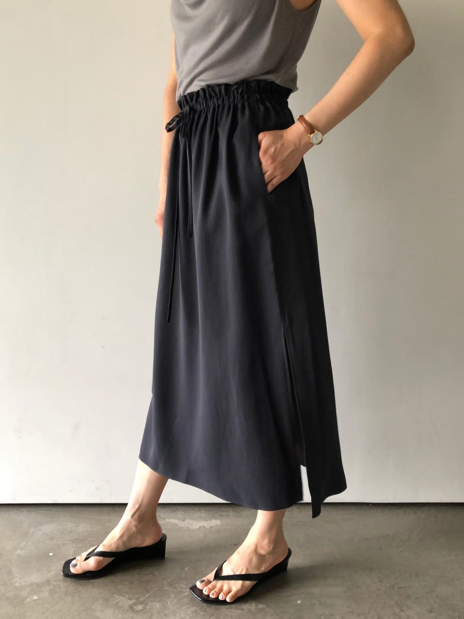Elastic Band Waist Side Slit Skirt (18-20Jul 超抵價$368, 之後批發價$398)