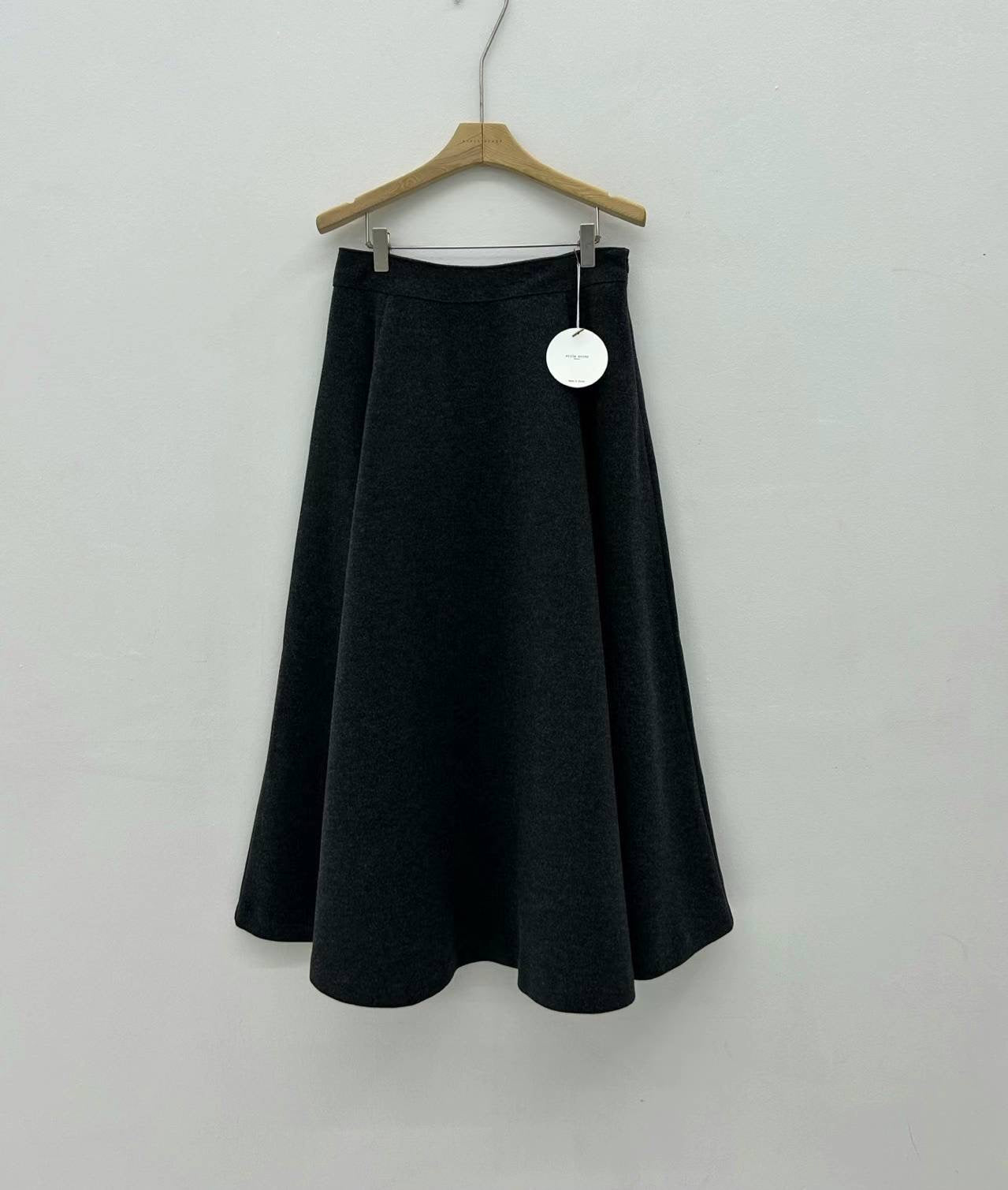 Classic Round Table Wool Skirt