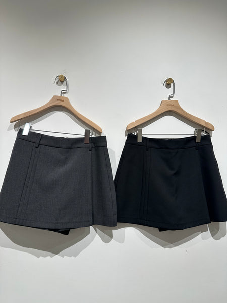 Double Line Skirt Like Shorts