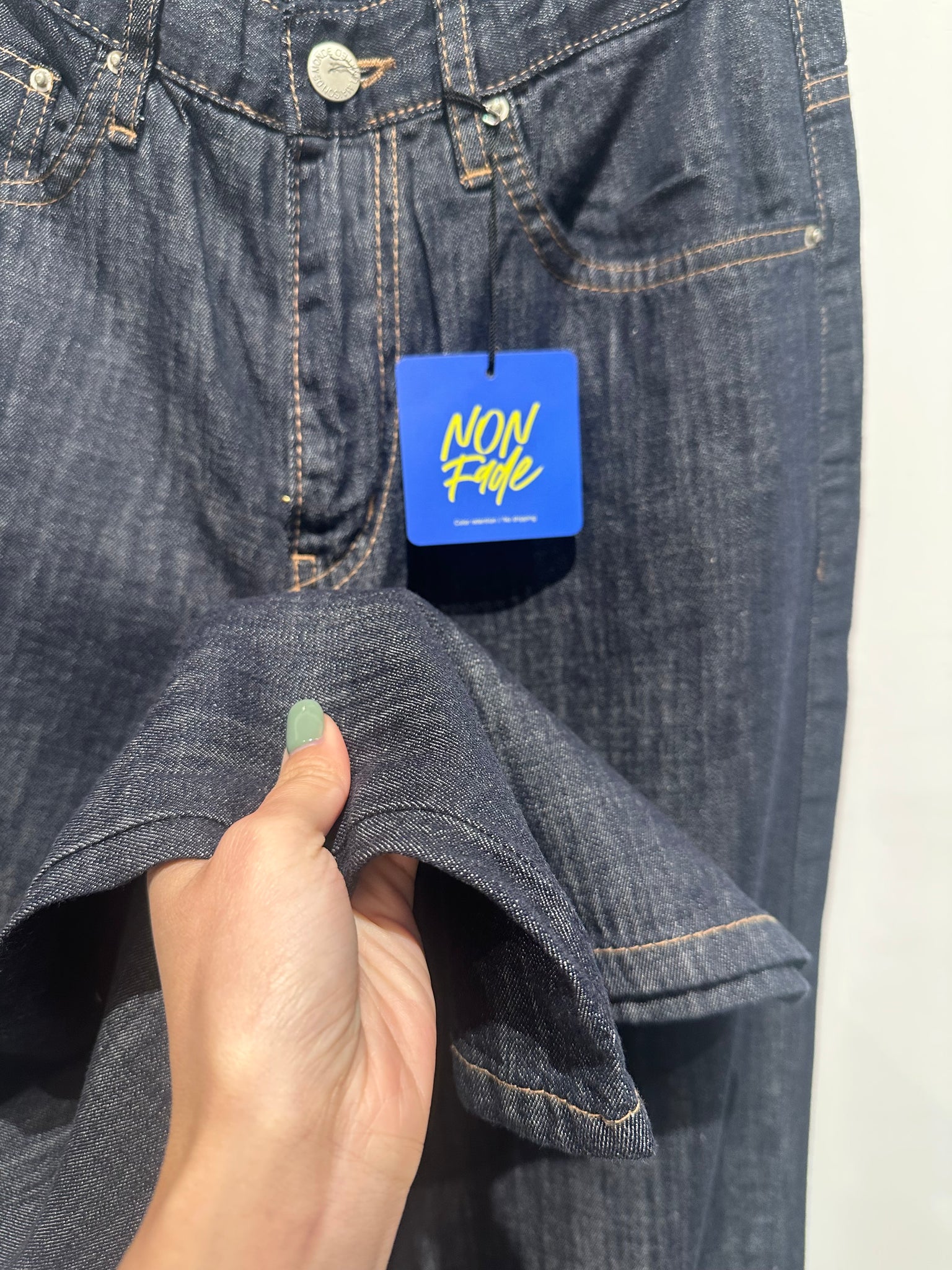 Unwashed Thin Jeans (31Jul-2Aug 超抵價$368, 之後批發價$398)