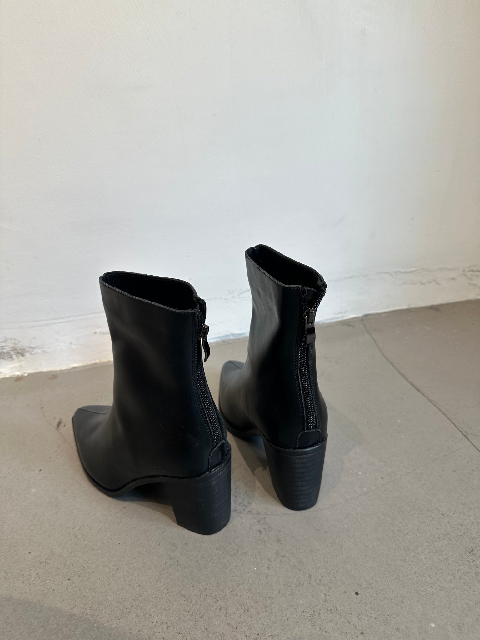 Genuine Leather Pointed Boots (14-17Oct超抵價$598, 之後批發價$698)