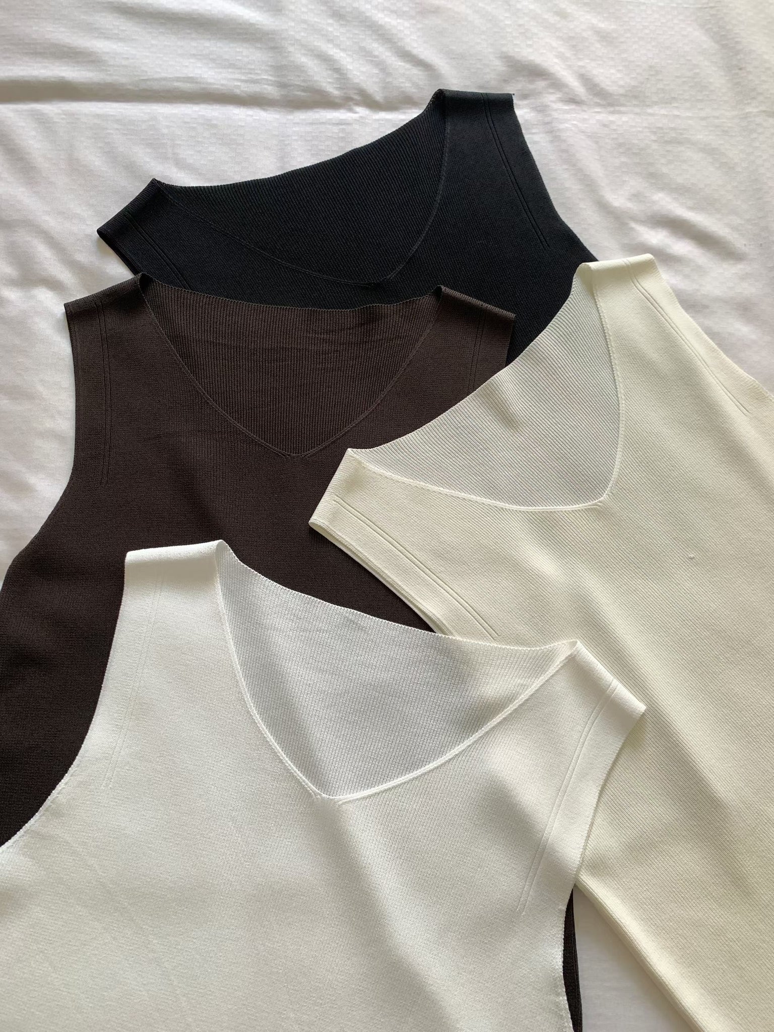 Daily Quality V Neck Vest (18-20Jul 超抵價$198, 之後批發價$228)