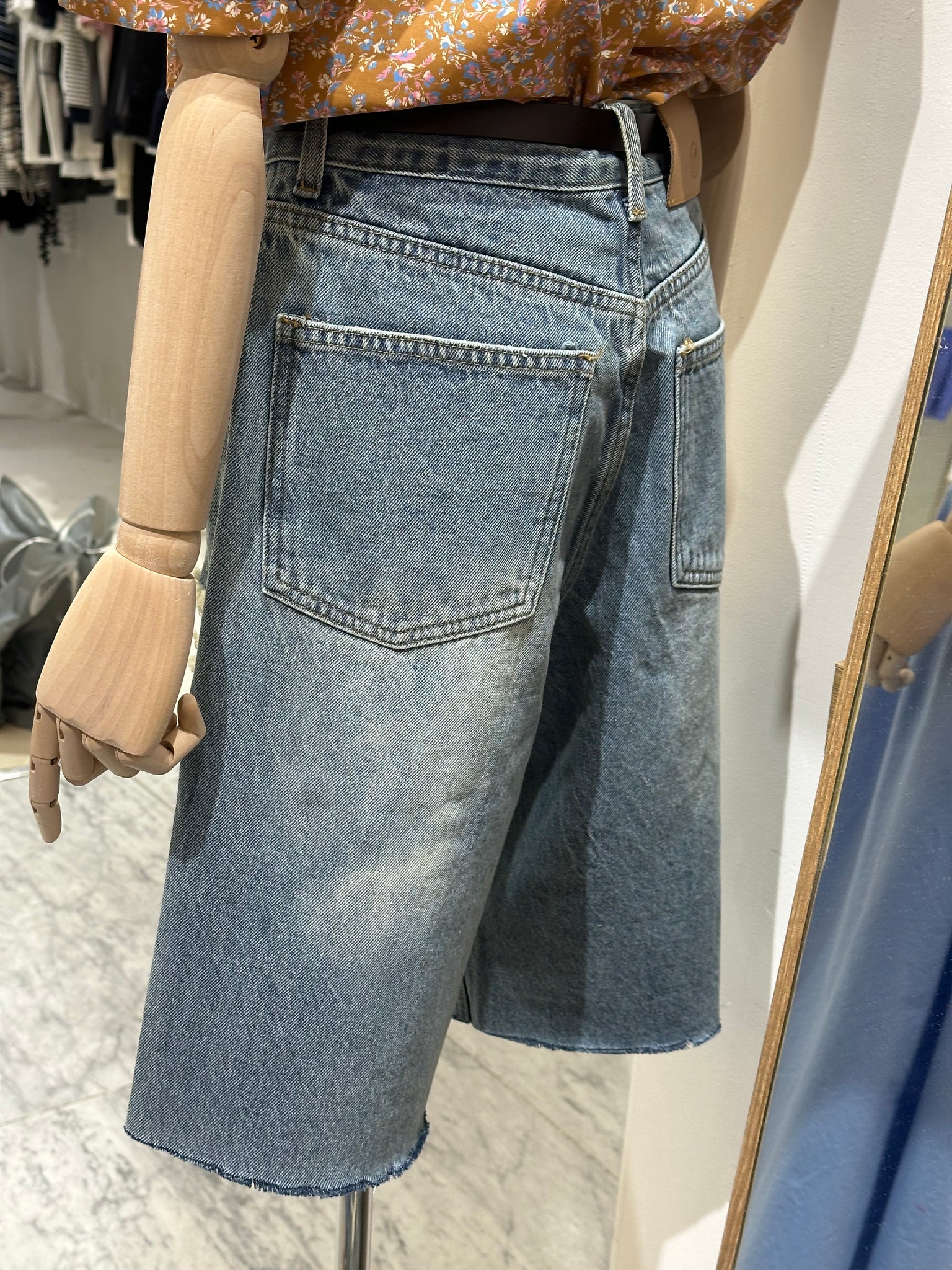 Broken Bermuda Denim Shorts (30Apr-2May $498, 之後批發價$568）