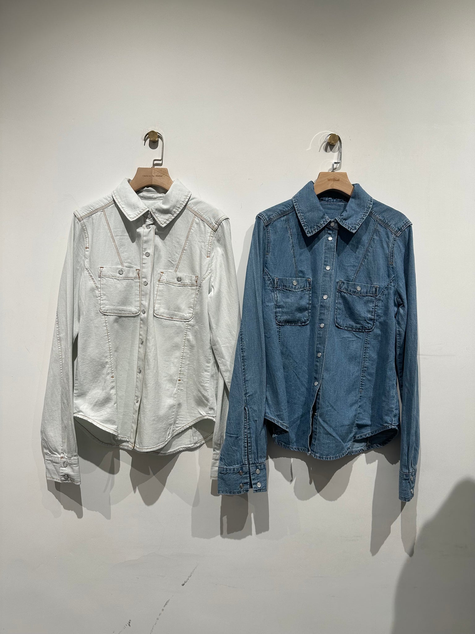 Delicate Button Fit Cut Denim Shirt (15-18Jan $428, 之後批發價$468）