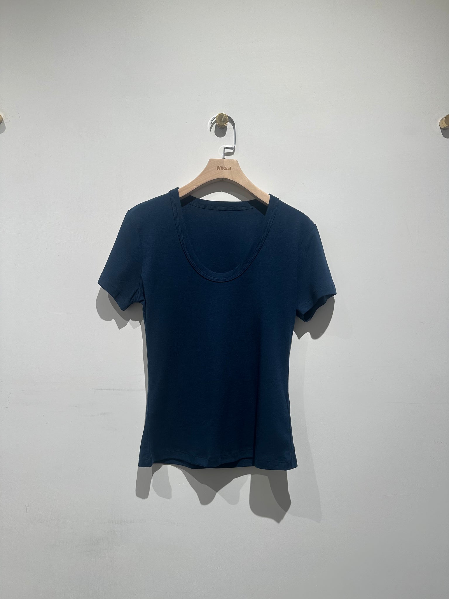 Essential Low Collar Slim Cut Tee (加購$168)