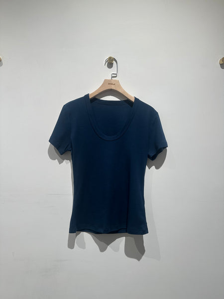 Essential Low Collar Slim Cut Tee (加購$168)