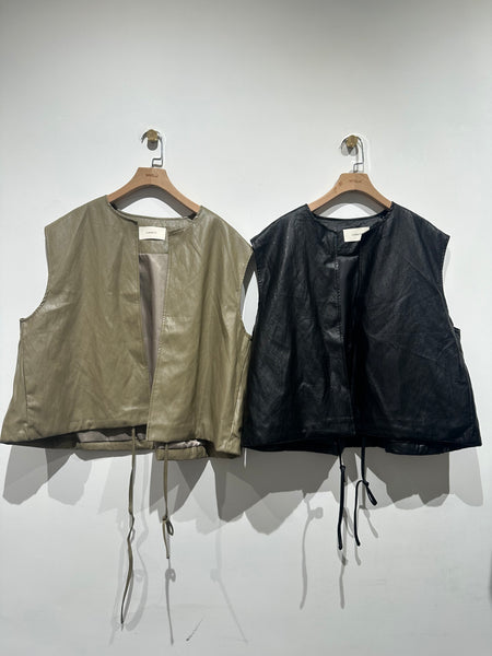 O2 Faux Leather Vest  (9-11Oct $448, 之後批發價$468）