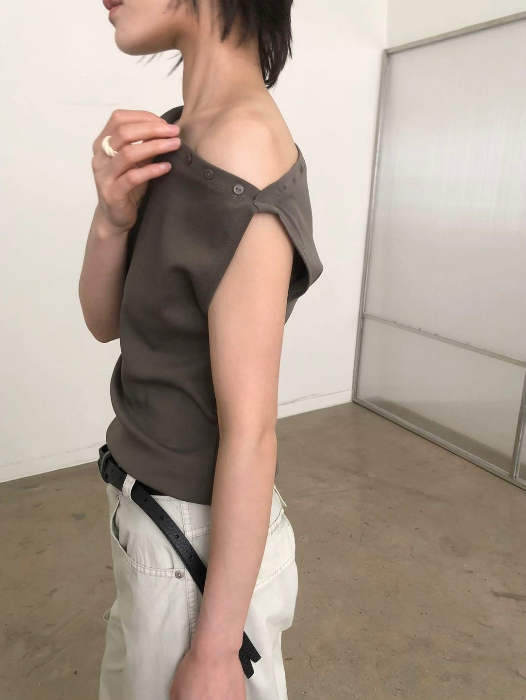 Button Single Shoulder Top (18-20Jul 超抵價$298, 之後批發價$328)