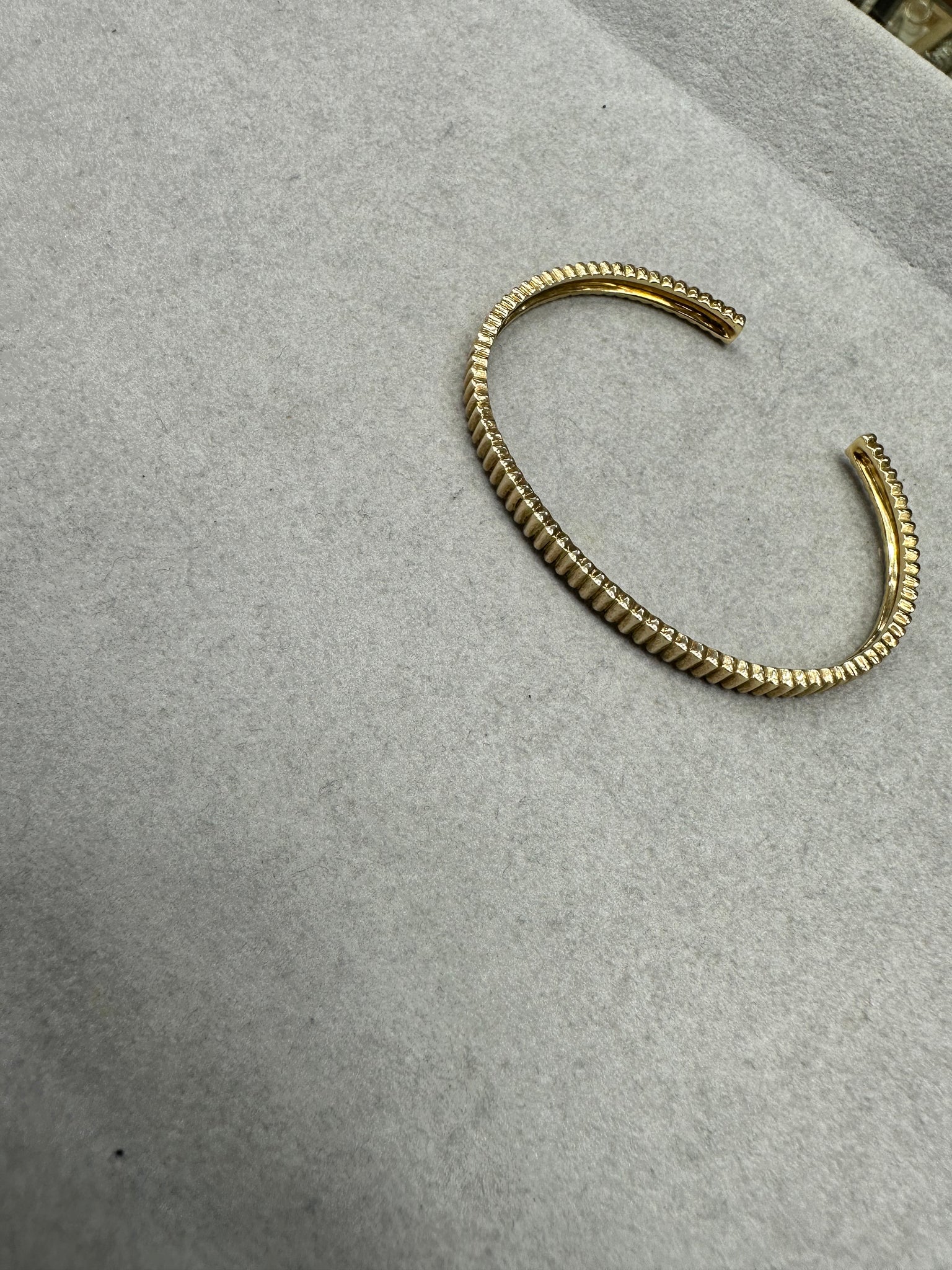 WS2024JAN030 (Bangle - Gold)