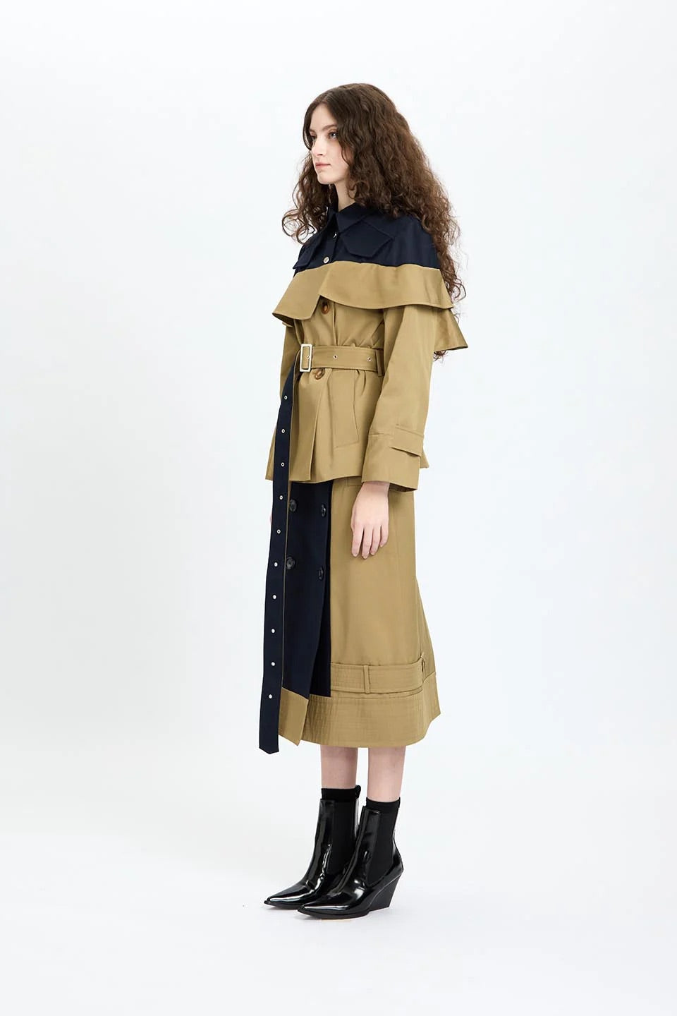 Back Ruffles Short Trench