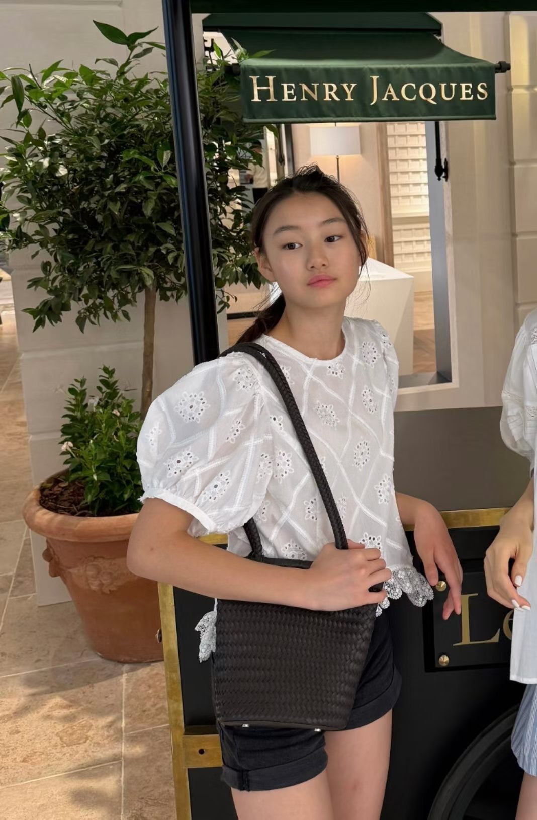 Deluxe Lace Puff Sleeve Blouse (18-20Jul 超抵價$898, 之後批發價$988)