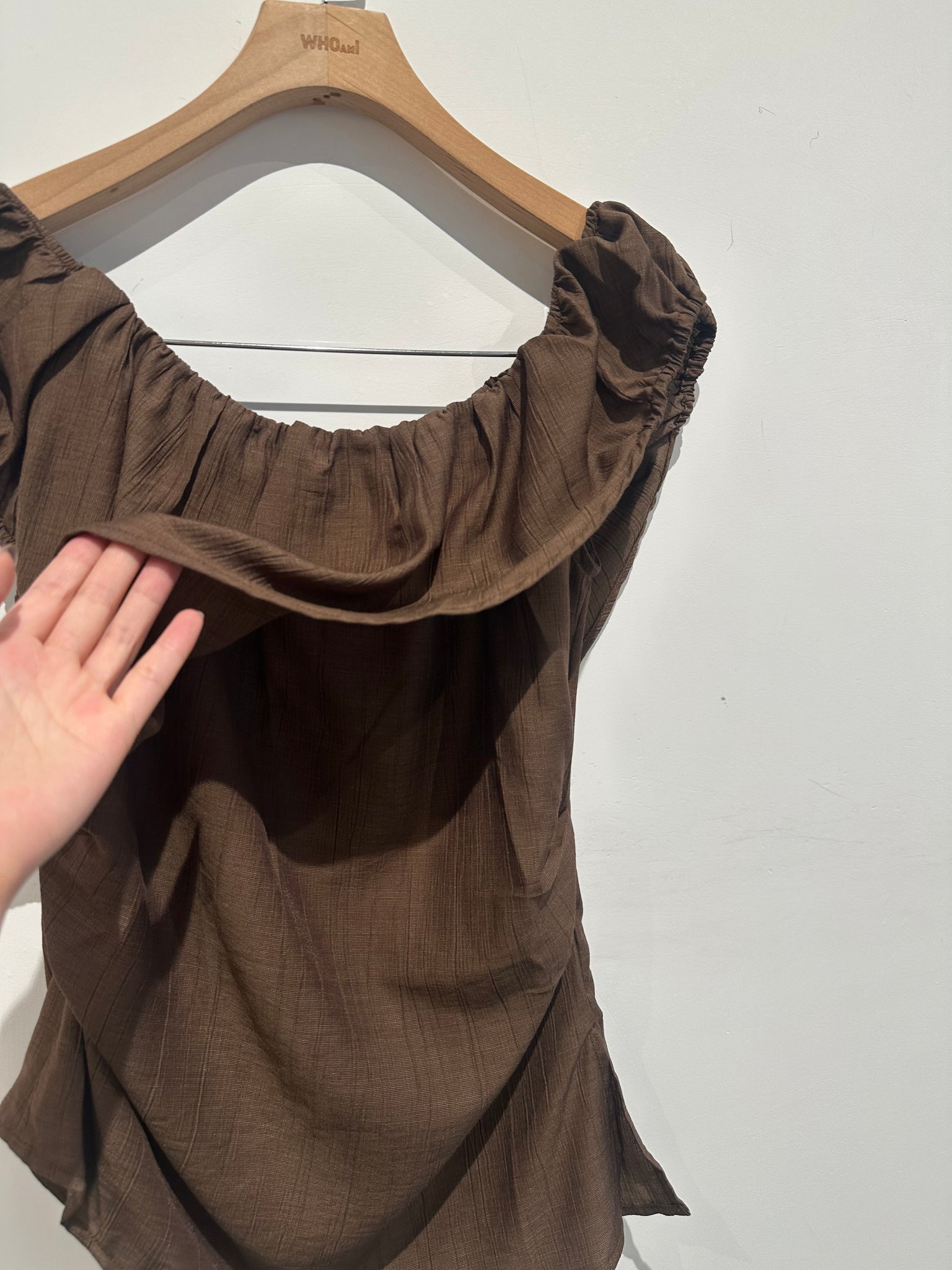 Off Shoulder Linen Top (9-11Jul 超抵價$298, 之後批發價$348)