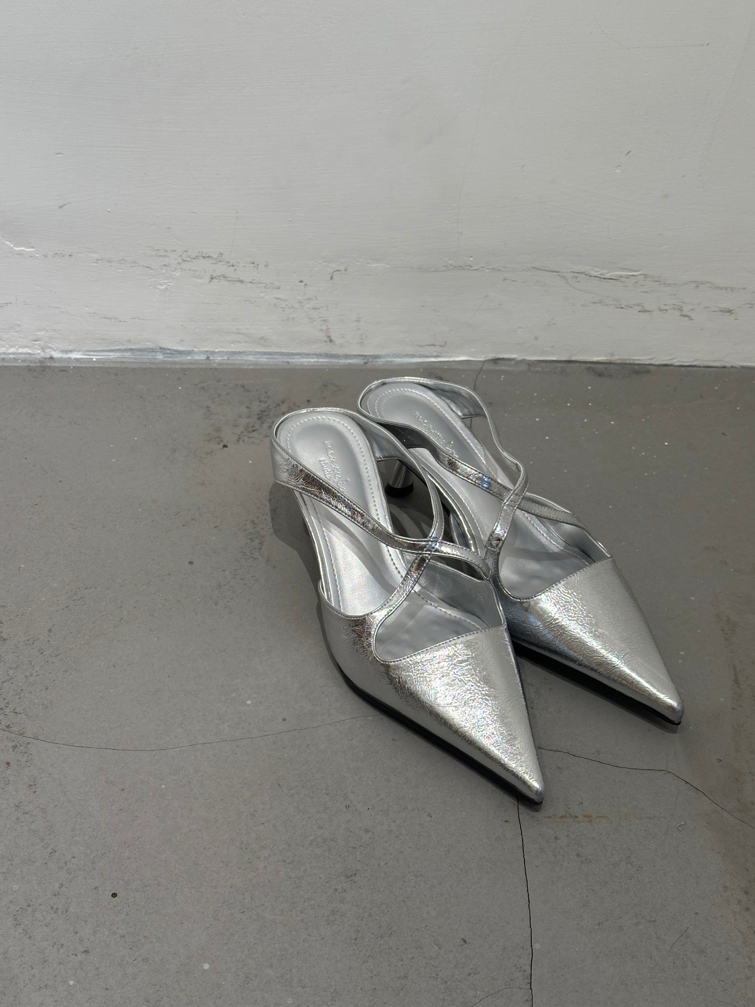 Silver Cross Pointed Mules  (限時超抵快閃價$448至今晚23:59, 18-20Jun 超抵價$468, 之後批發價$498)