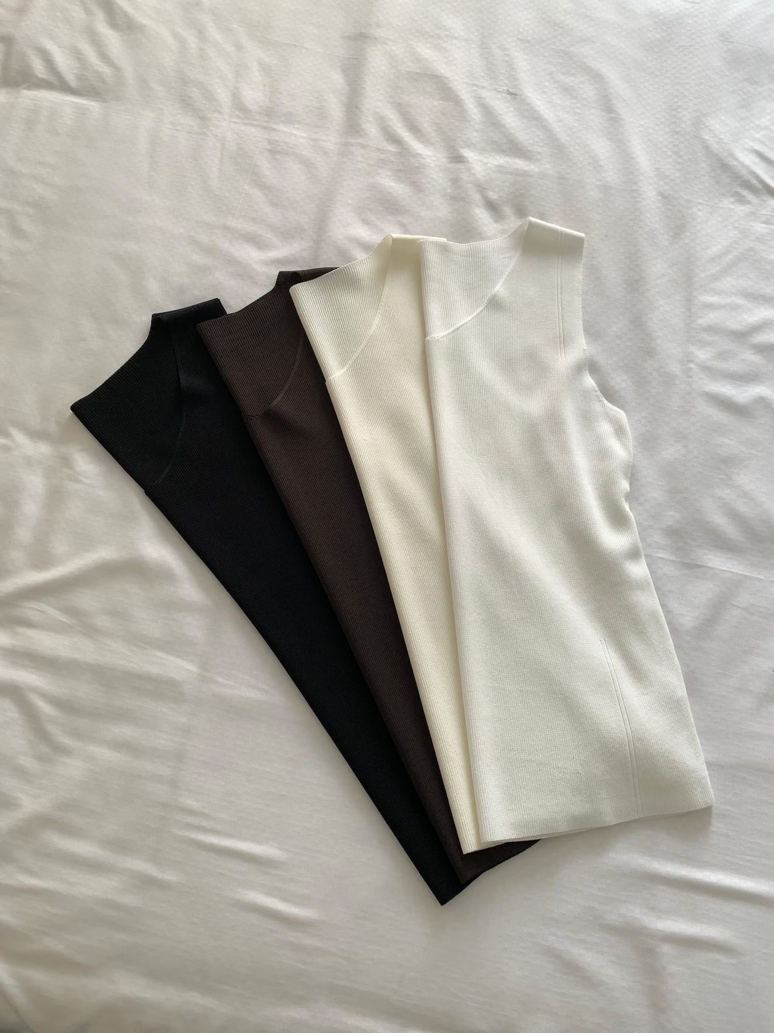 Daily Quality V Neck Vest (18-20Jul 超抵價$198, 之後批發價$228)