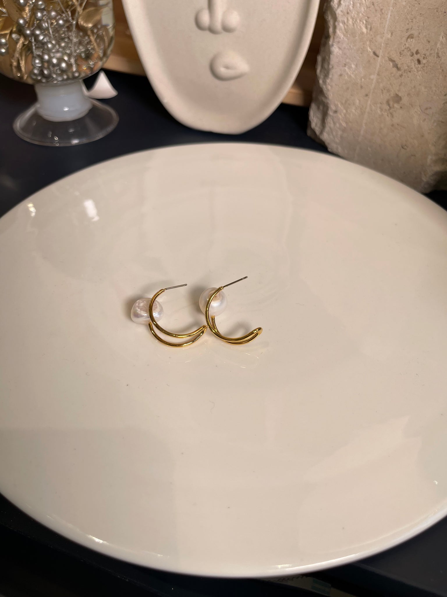 Double Curve Pearl Earrings Gold