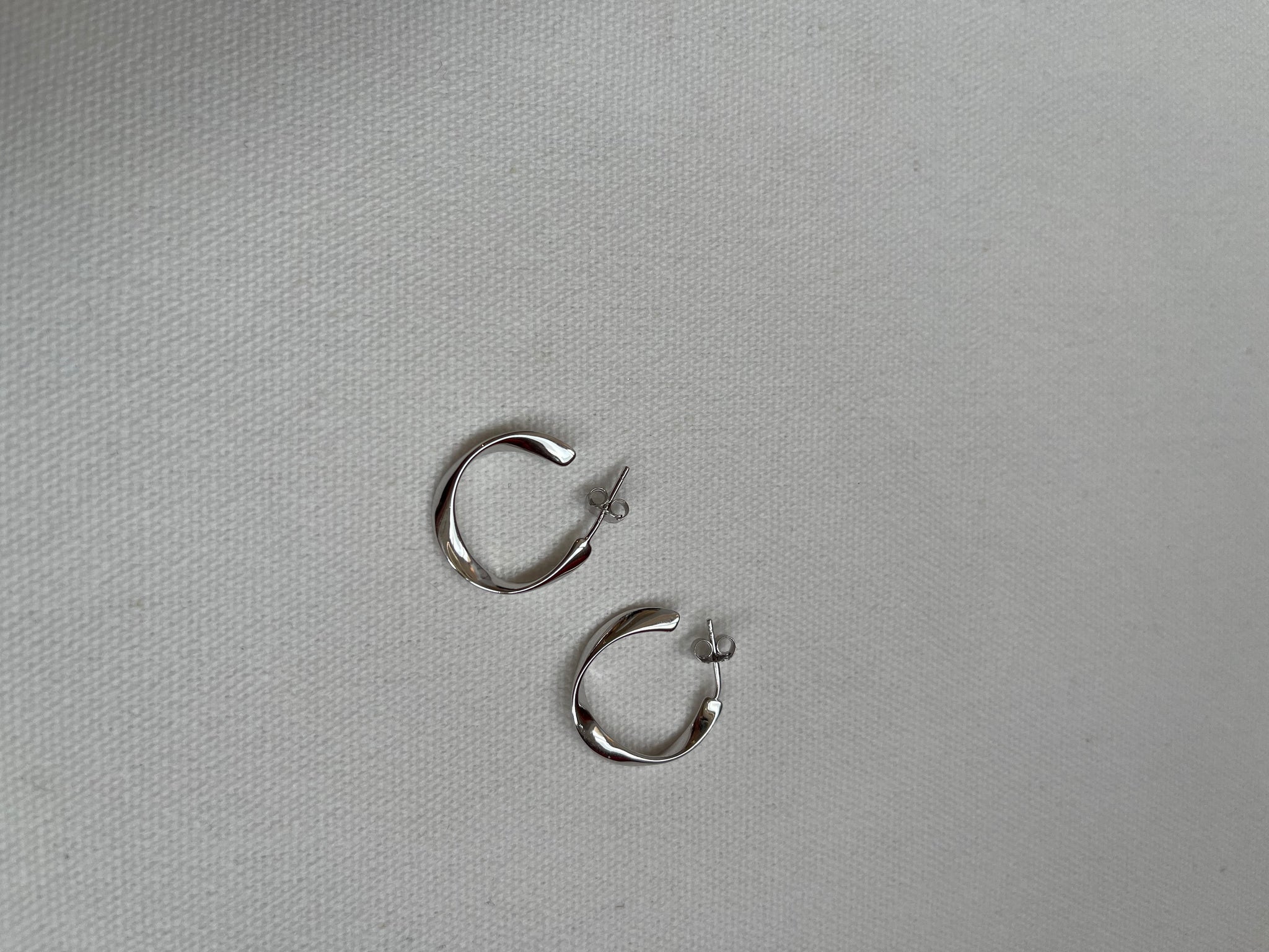 925 Silver Essential Twist Crescent Earrings
