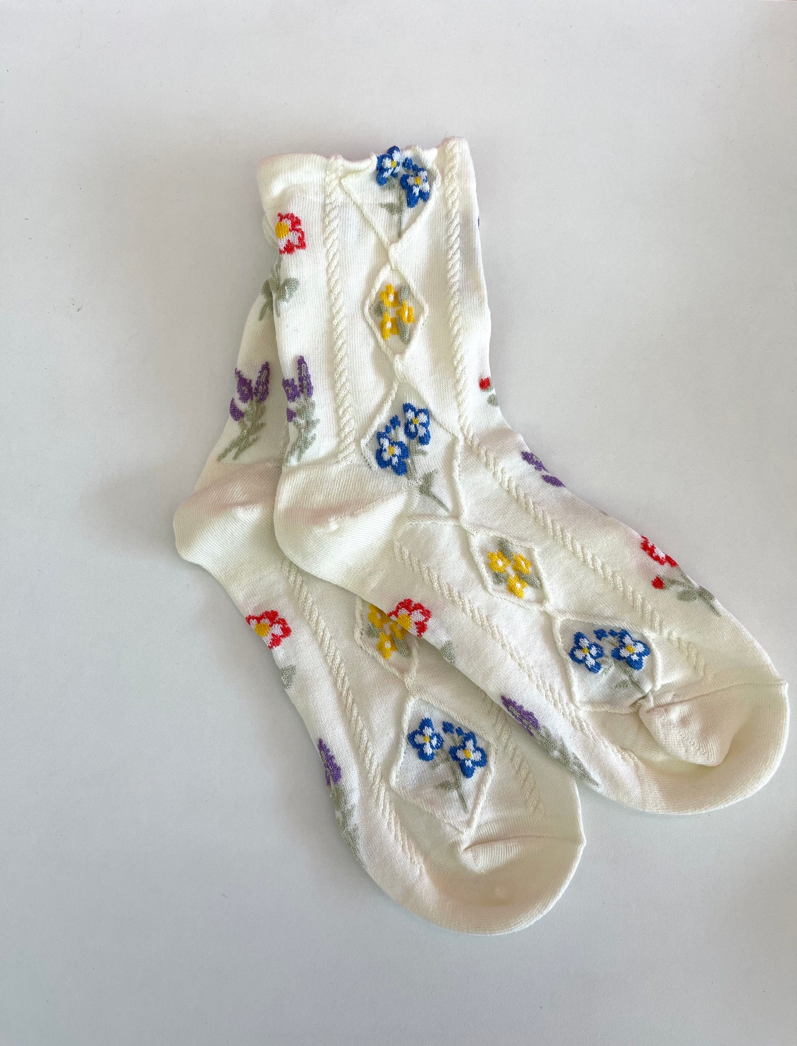 Embossed Variety Flower Socks White