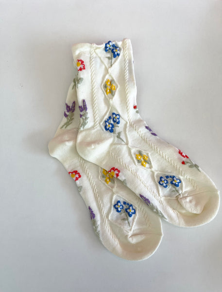 Embossed Variety Flower Socks White