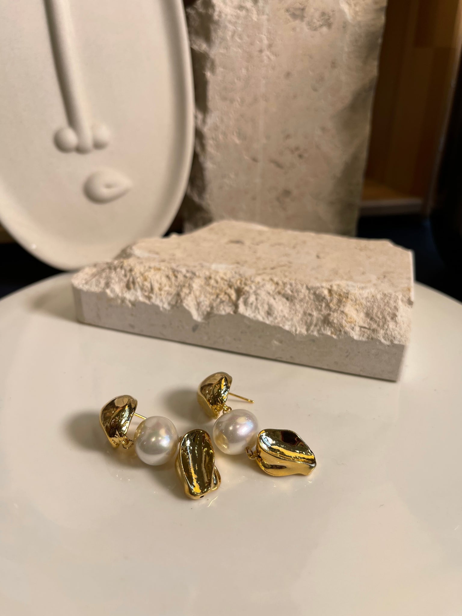 Faux Pearl Dripping Earrings Gold