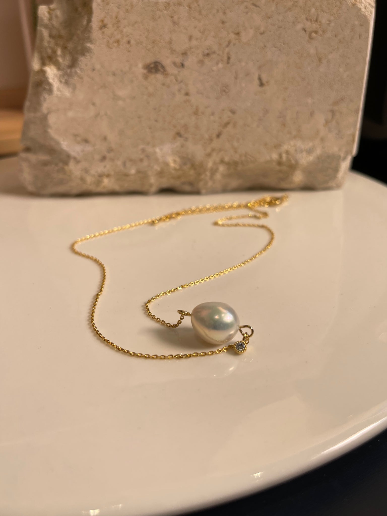 Tiny Sparkle Pearl Thin Necklace Gold