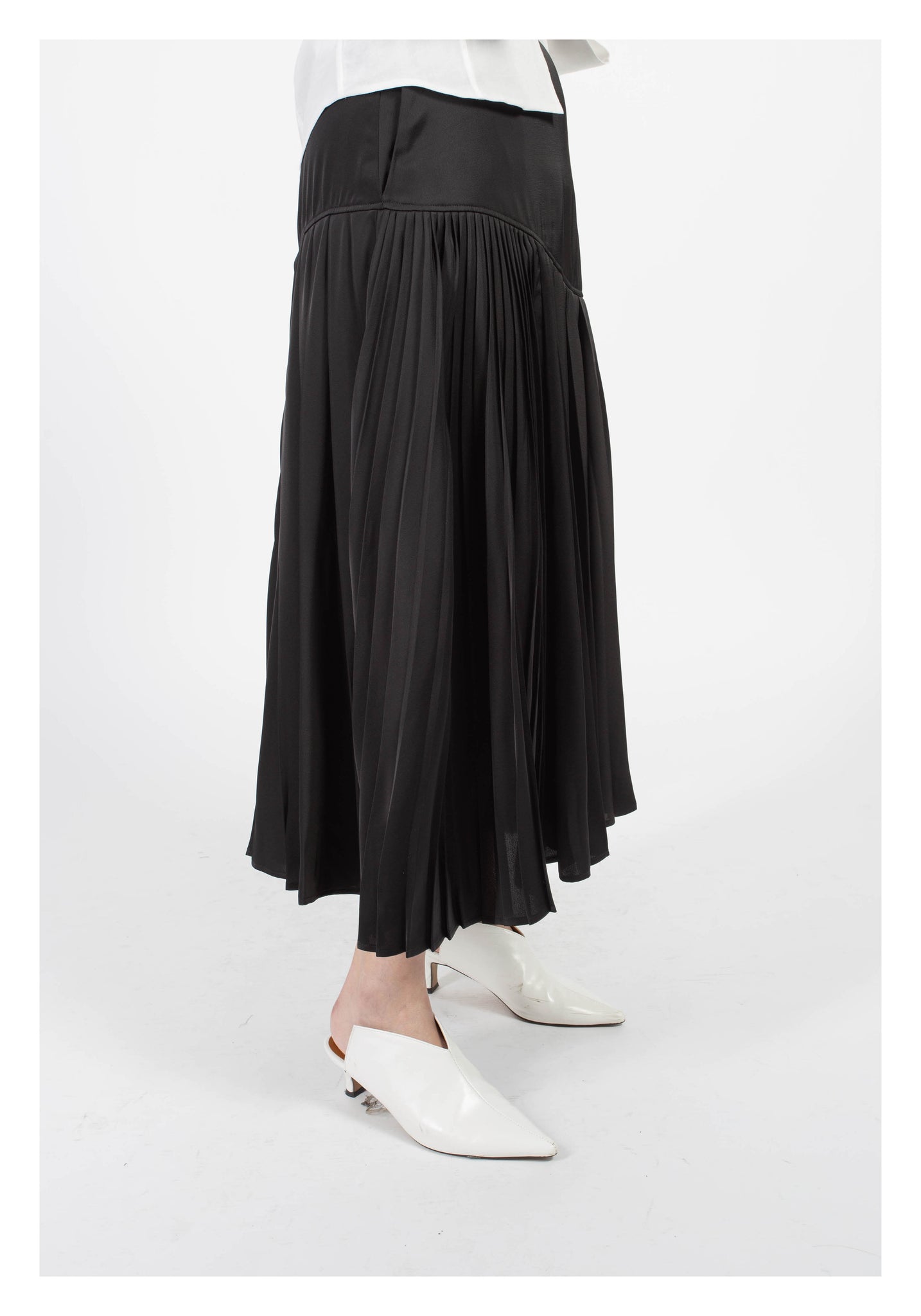 Mixed Pleats Drape Skirt Black