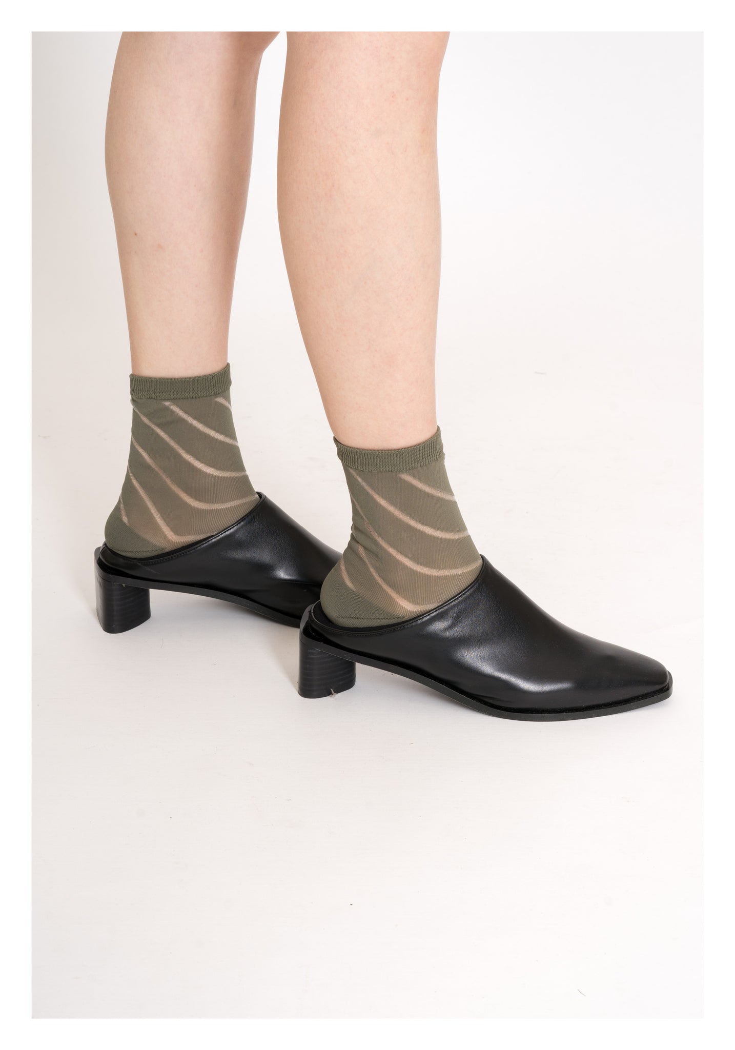 Oblique Sheer Socks Military Green - whoami
