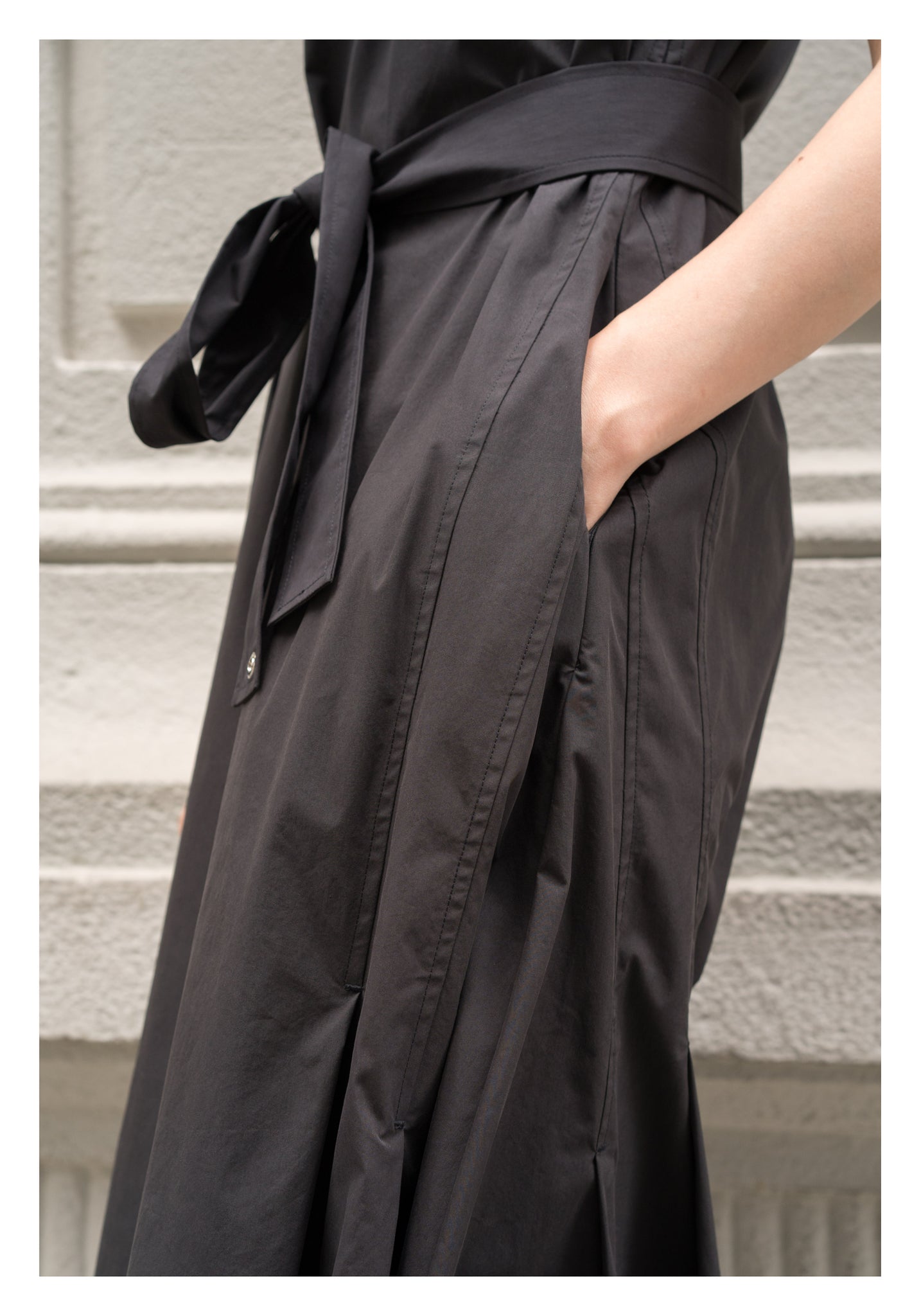 Silhouette Pleats Sleeveless Dress Black - whoami