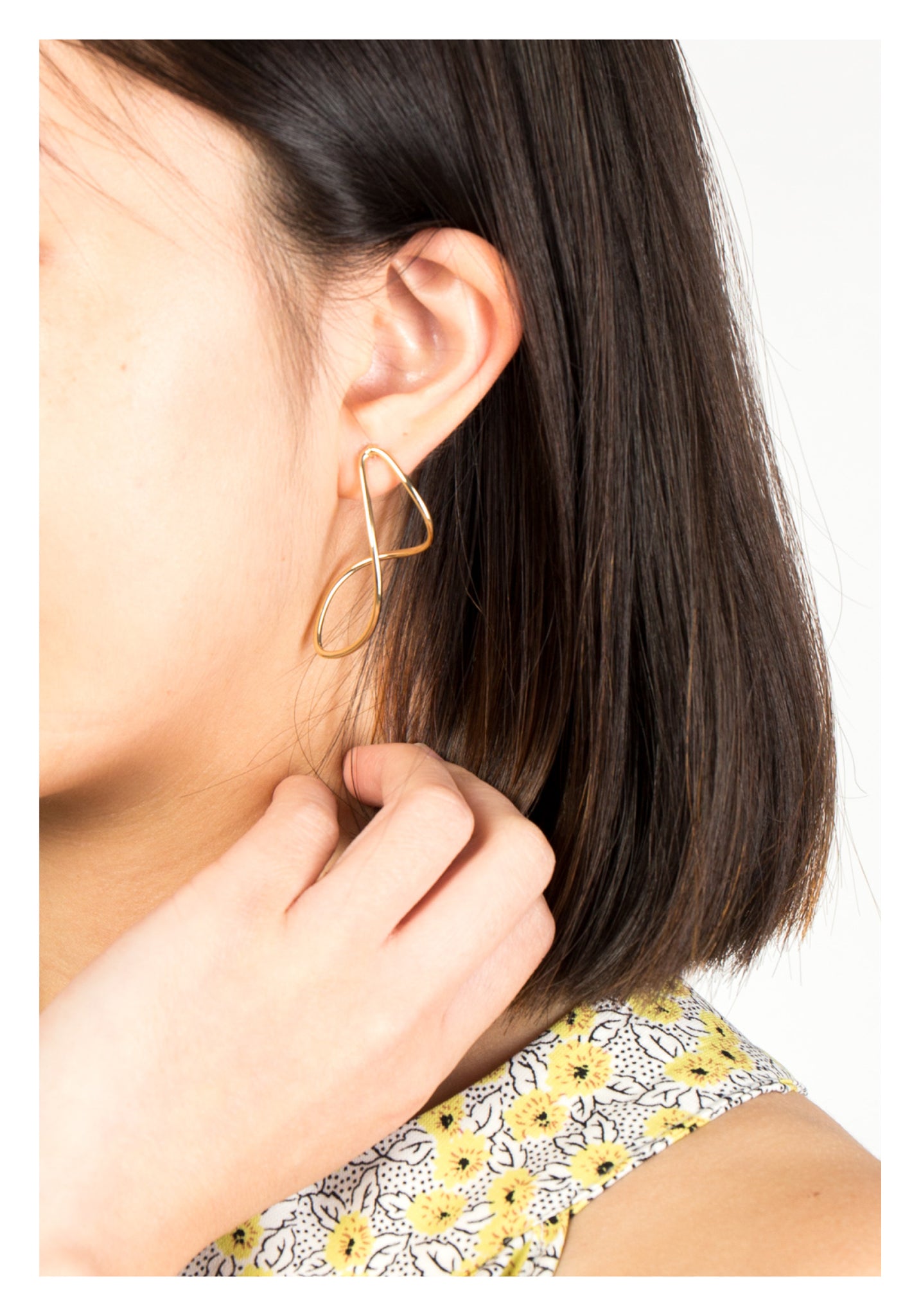 Twisting Line Earrings Gold - whoami