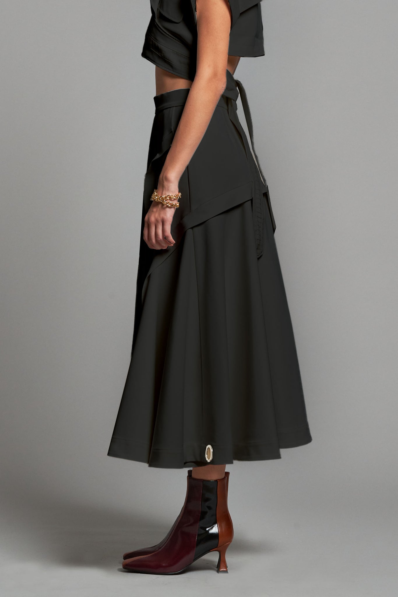 Wavy Volume Flared Skirt Black