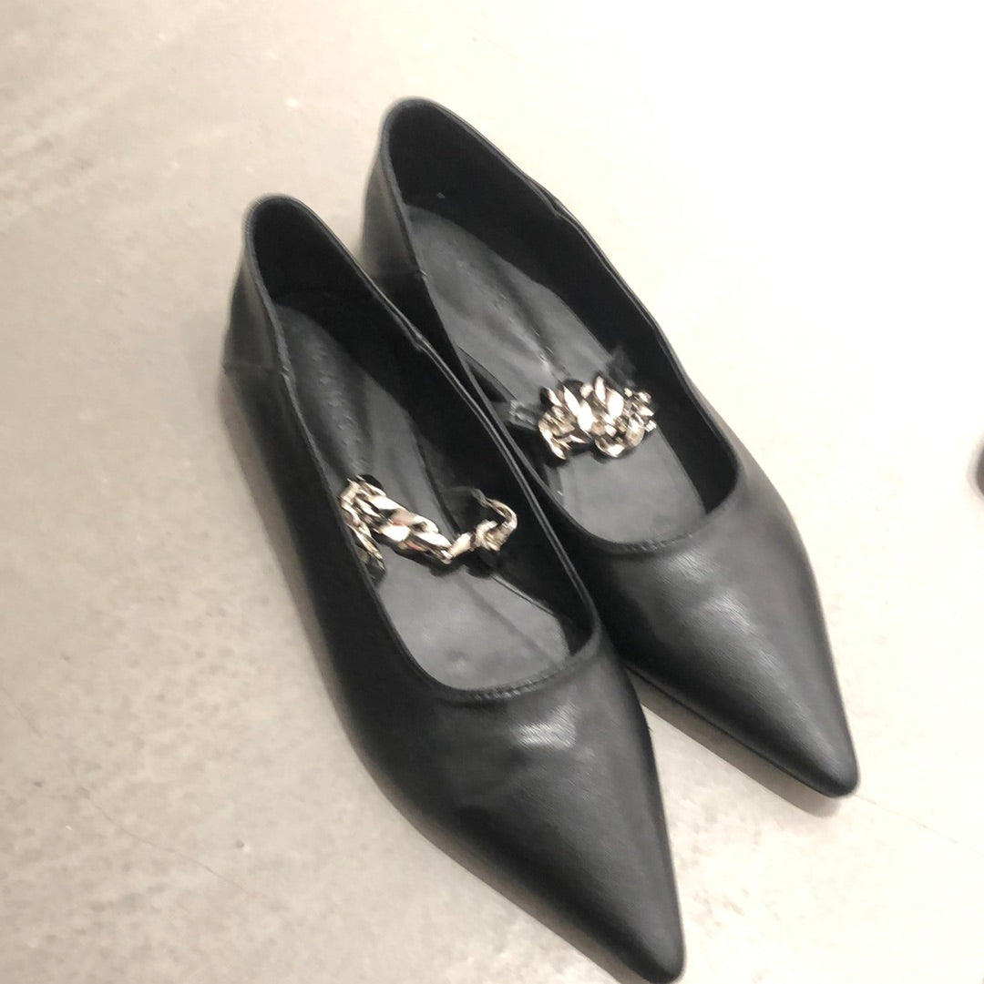 Sample Chain Flats Mulit Black