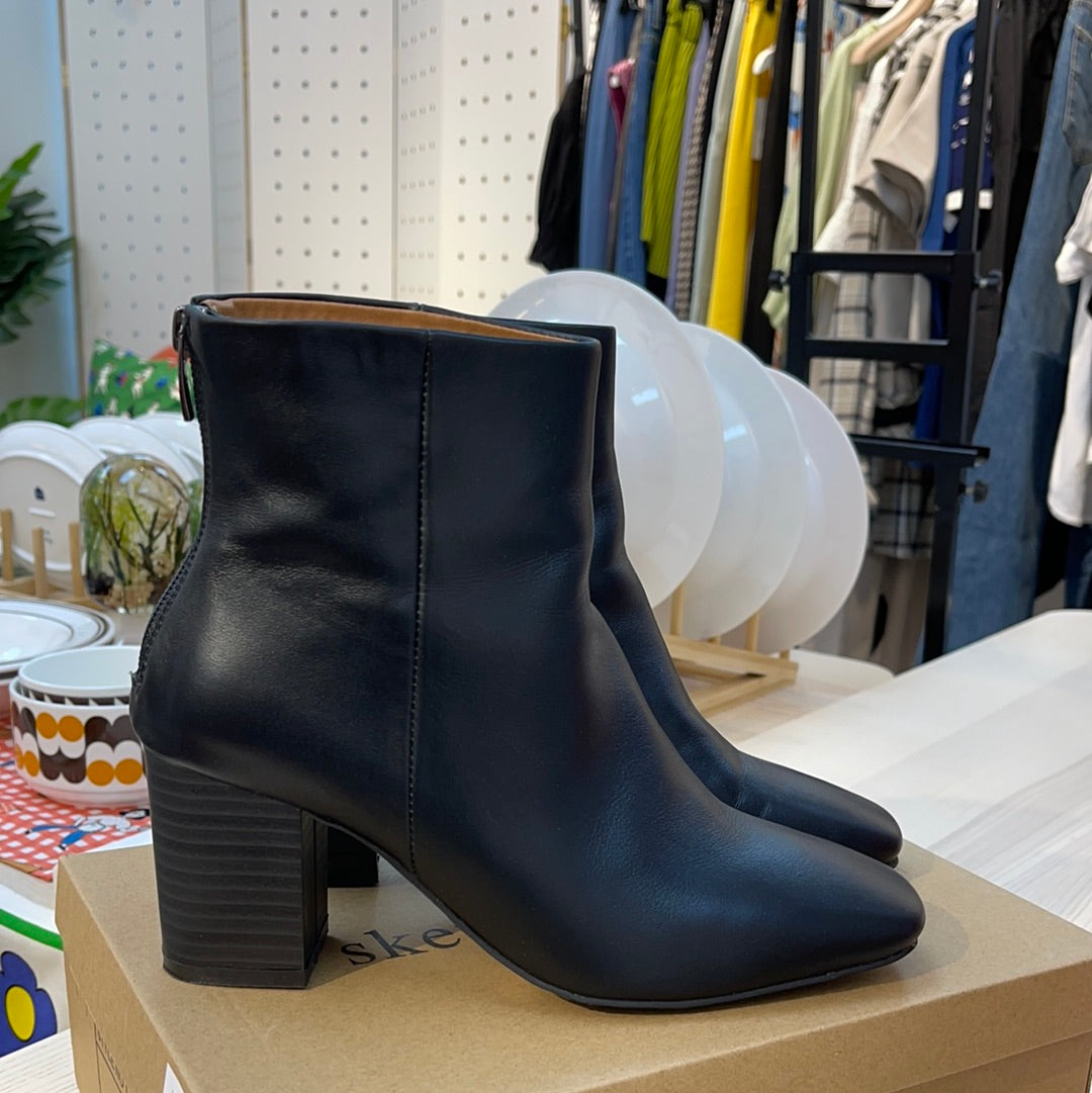 Sample Essential Genuine Leather Ankle Boots Black